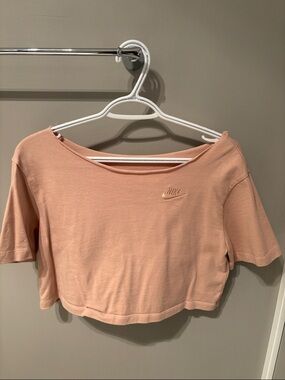 Nike Cropped Tee in Peachy Pink